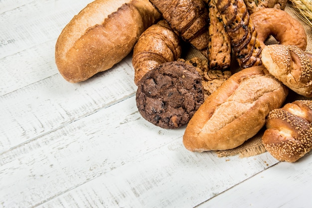 bakkerij op houten witte achtergrond