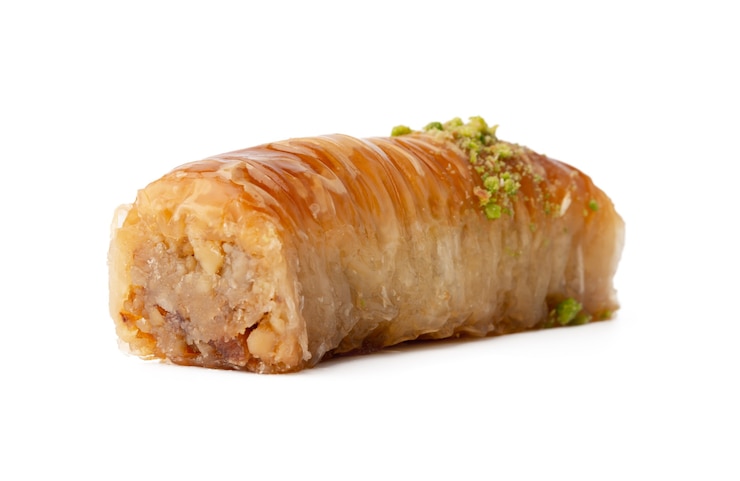 Photo baklava dessert with pistaccio isolated on white background