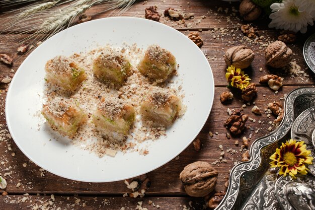 Foto baklava dolce orientale tradizionale. concetto di sfondo dolce cibo turco