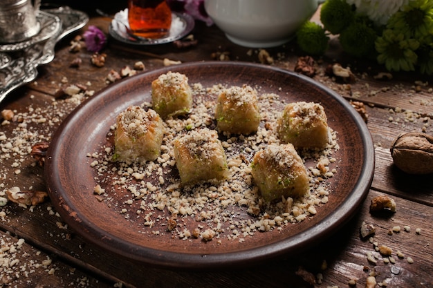 Baklava traditioneel oosters dessert. Zoet Turks voedsel achtergrondconcept