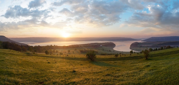 Фото Панорама весеннего восхода солнца бакота украина