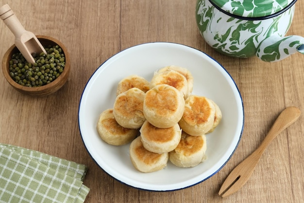 Bakpia, Bakpia Pathok is een typisch Yogyakarta-voedsel gemaakt van een mengsel van sperziebonen, suiker, meel