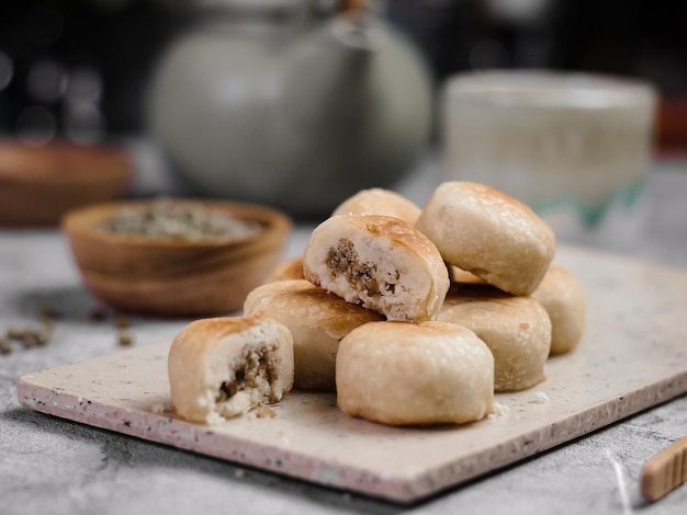 Bakpia, typisch eten uit Yogyakarta. Mungboon en suiker gemaakt, in bloem gewikkeld en gebakken