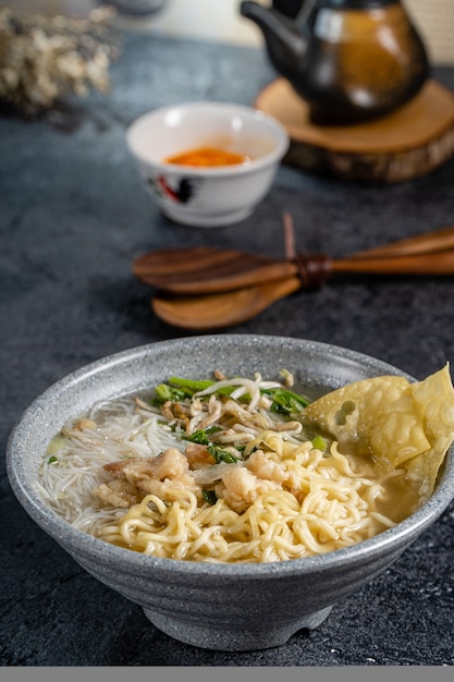 Bakso 또는 baso는 인도네시아 미트볼입니다.