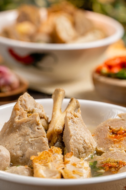 Bakso 또는 baso는 인도네시아 미트볼입니다.