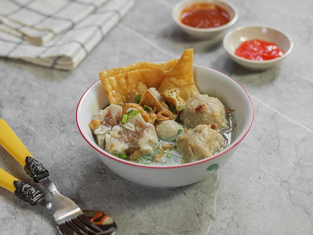 Bakso of baso is een Indonesische gehaktbal, de textuur is vergelijkbaar met de Chinese rundvleesbal, visbal