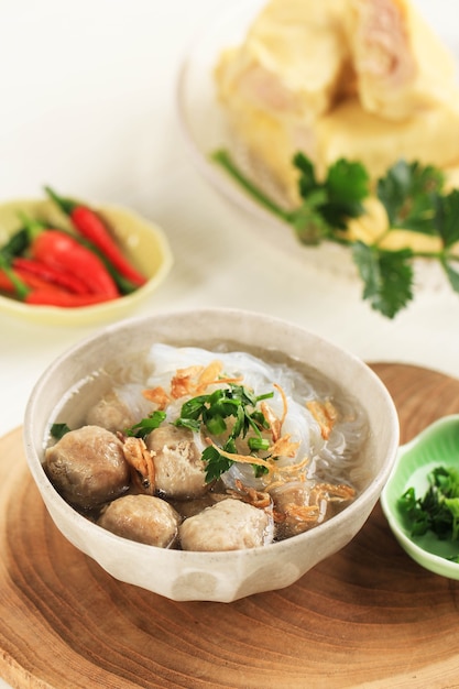 Баксо Соло индонезийский суп с фрикадельками