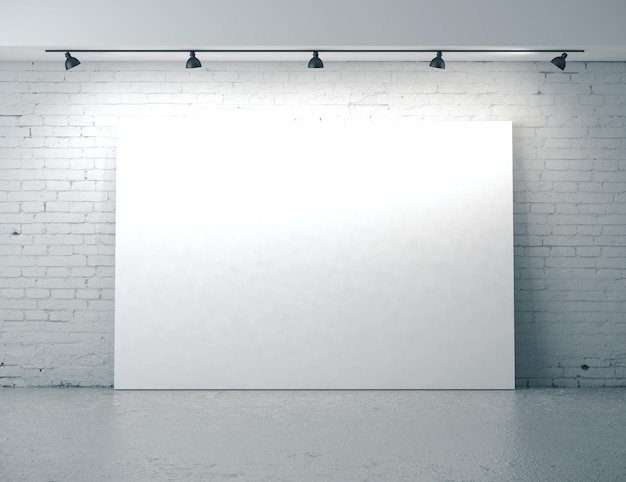 Bakstenen kamer met lege poster aan de muur
