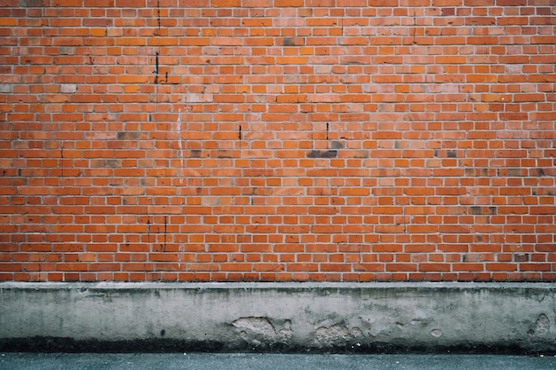 Bakstenen muur en stoep
