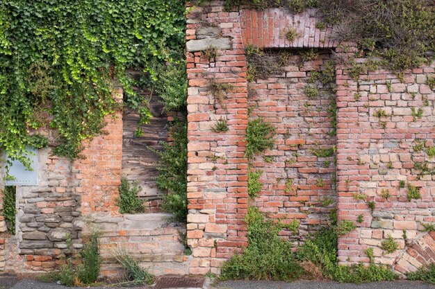 Foto bakstenen muur in oude ruïnes