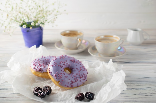 Bakt bosbessen donuts vers