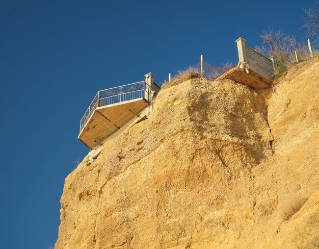 Photo balcony on the edge cliff