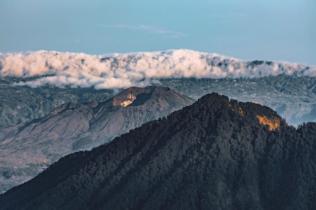 Bali vulkaan. Panorama van Bali vanaf Agung-vulkaan op 3030 m hoogte bij zonsopgang, Bali, Indonesië