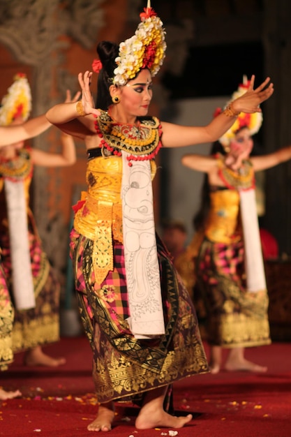Photo balinese dance  performance in ubud