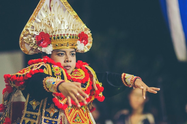 Balinese, danza tradizionale e abbigliamento, kecamatan buleleng, bali, indonesia