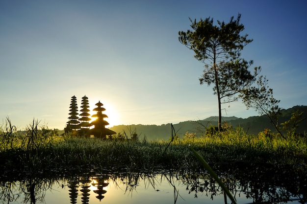 Photo balinese pura architecture