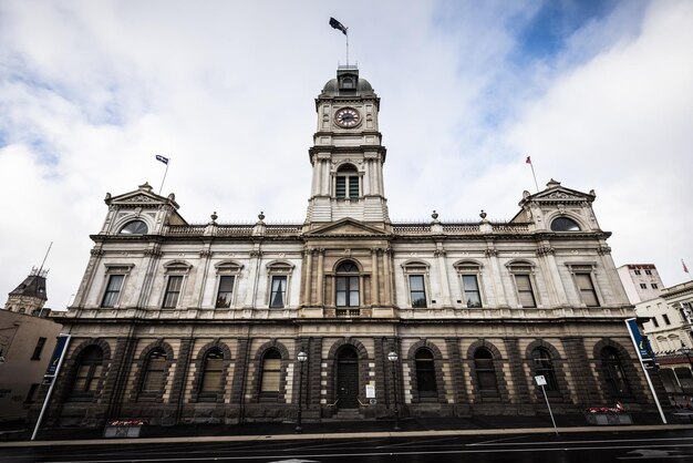 Photo ballarat australia april 8 2023 the iconic architecture of the country victorian town of ballarat on a stormy autumn morning