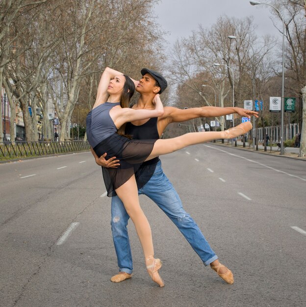 Ballet dancers couple in the city