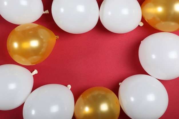 Ballonnen in kleur bovenaanzicht feestelijke achtergrond met plaats voor tekst