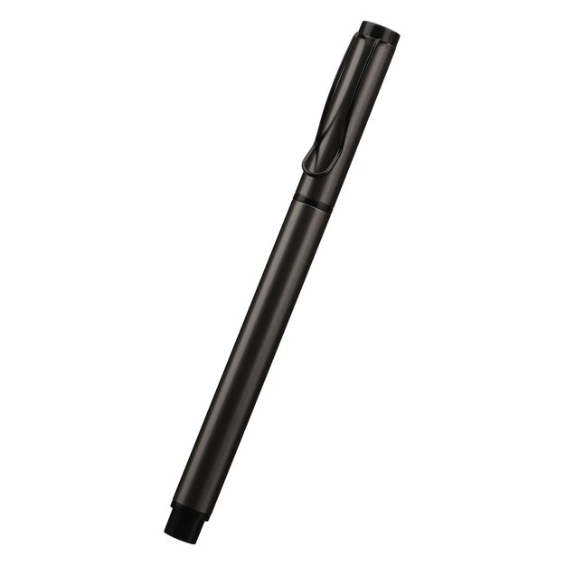 Шариковая ручка изолирована на белом фоне. Элегантная ручка черно-серого цвета с обтравочным контуром.