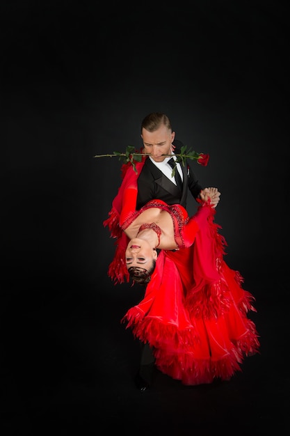 Ballroom dance couple dance pose isolated on black background.\
sensual professional dancers