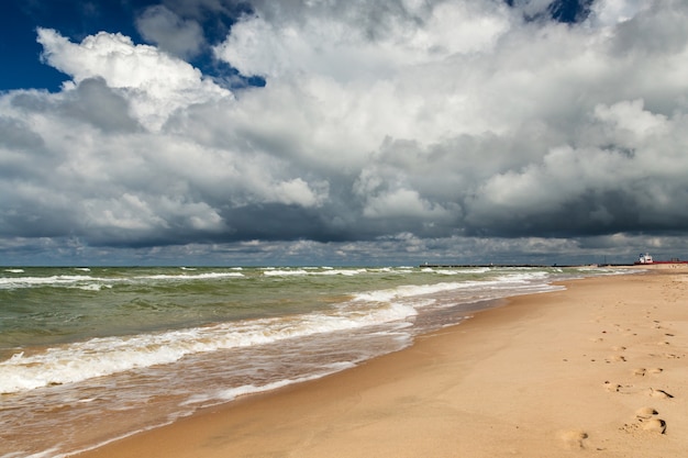 Foto riva del mar baltico. lettonia