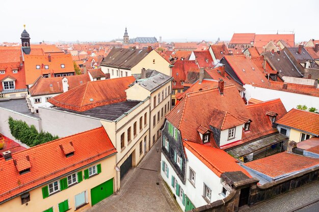 Взгляд на старый город Бамберга с высоты Взгляд с воздуха на город Бамберга в Баварии, Германия