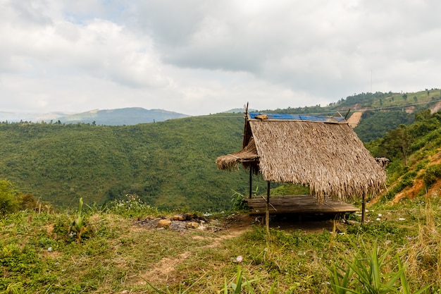 Bamboehut in de bergen van Laos