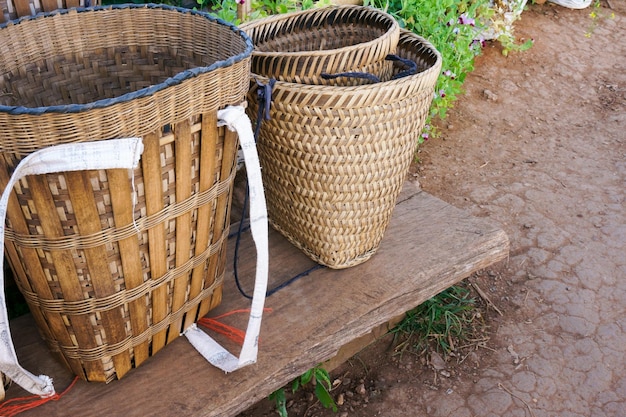 Cesto di bambù della tribù delle colline borsa a cesto di bambù intrecciata con corda tribale fatta a mano