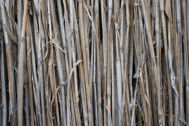 Stuoia di paglia marrone di bambù come composizione di sfondo texture astratta, vista dall'alto sopra