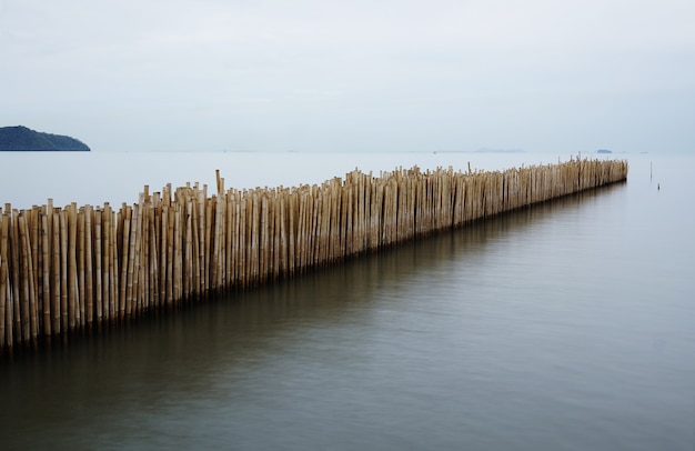 Bamboo-verdeling in Sapan Hin, Phuket