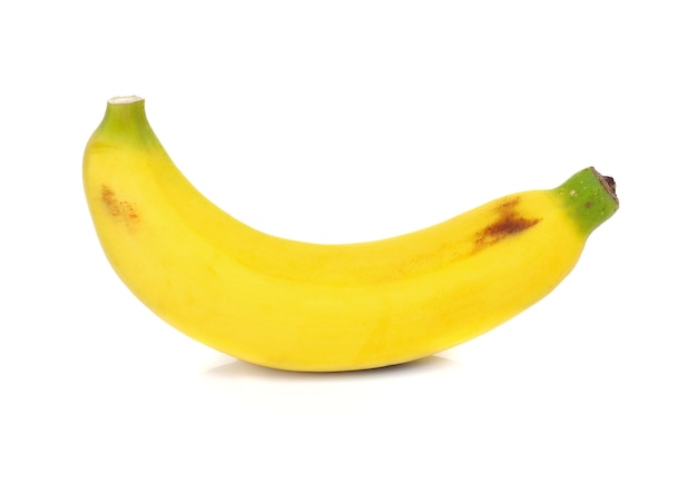 Banaan op witte achtergrond wordt geïsoleerd die