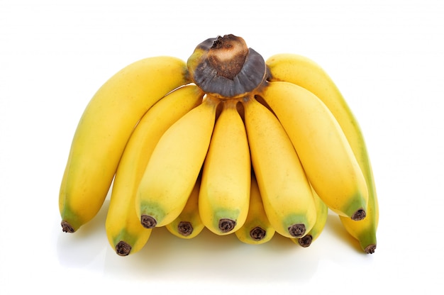 白で隔離されるバナナの束