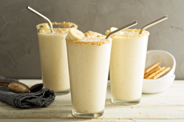 Banana and cookies milkshake