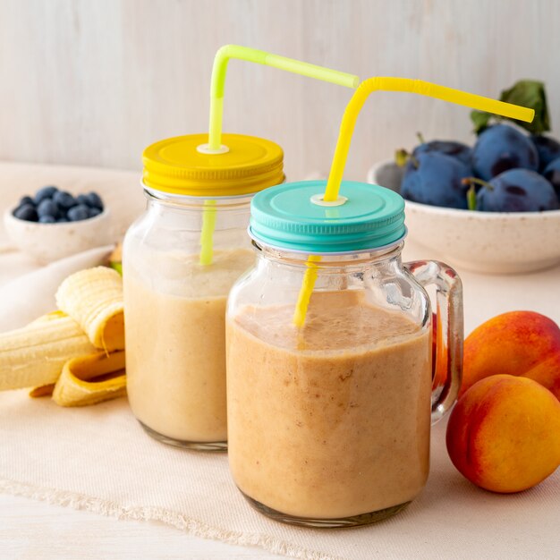 Banana peach nectarine smoothie in two jars