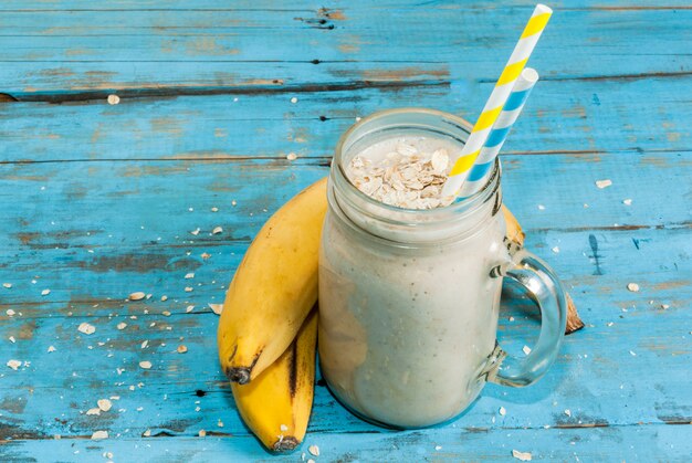 Banana smoothie with oatmeal