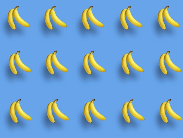 Bananen op een blauwe achtergrond