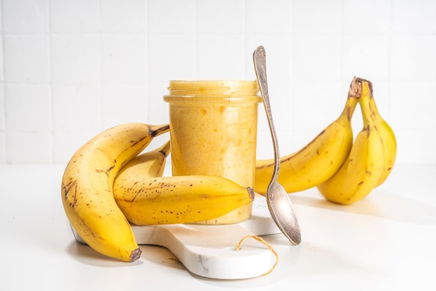 Bananenjam in kleine pot