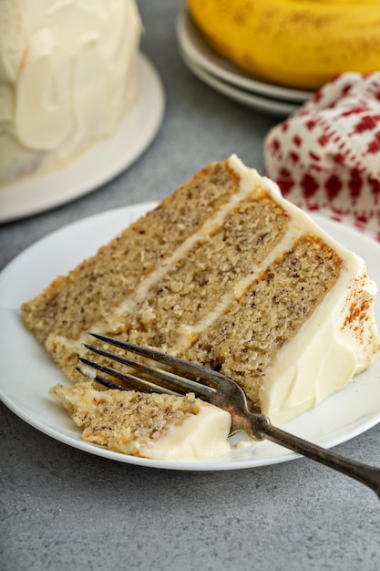 Bananenlaag cake met roomkaas glazure