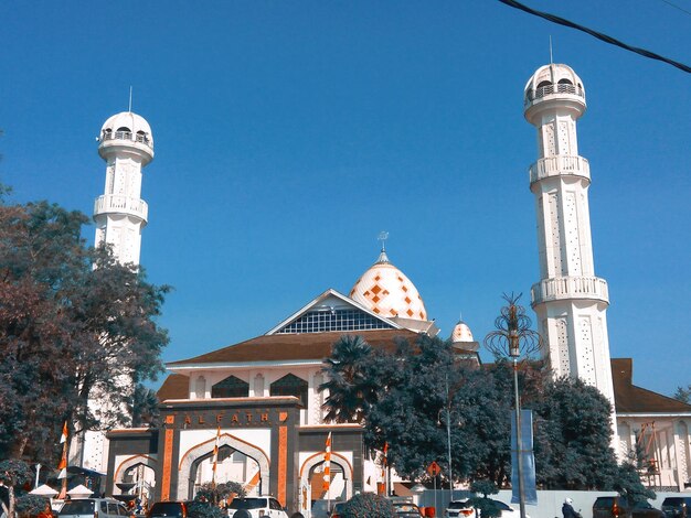 Foto bandung indonesië 25 augustus 2019 architectuur van de grote moskee