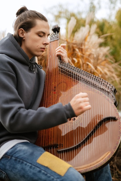 Bandura player plays on in the garden