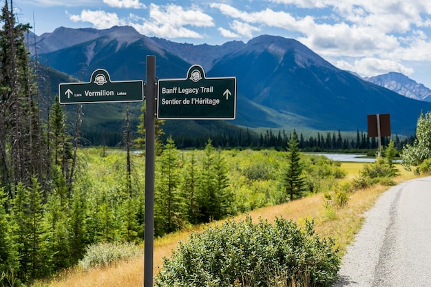 Banff Legacy Trail Vermilion Lakes в летнее время Национальный парк Банф Канадские Скалистые горы Альберта