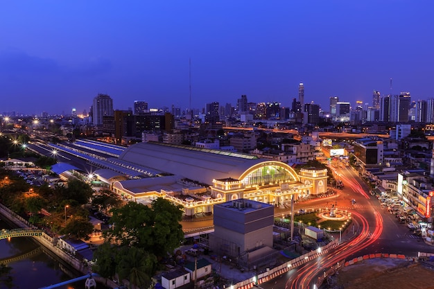 Bangkok Thailand 21 mei 2017 Bangkok Railway Station Hua Lamphong centrum van massavervoer gebouwd in Italiaanse neorenaissancestijl