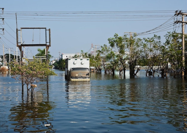 Bangkok Thailand 25 november De fabriek in het industriegebied Nava Nakorn stond gedurende 1 maand 25 november 2011 onder water in het industriegebied Nava Nakorn in Pathum Thani Bangkok