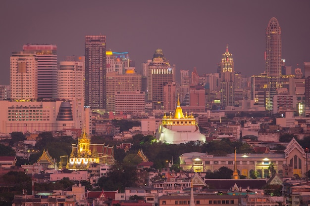 Foto punto di riferimento wat ratchanaddaram e loha prasat metal di bangkok tailandia