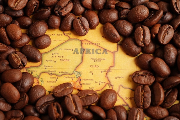 バンコク タイ 2023 年 3 月 12 日世界地図上のコーヒー豆の輸出または輸入のためのオンライン ショッピング