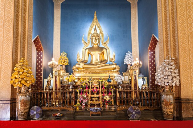 Photo bangkok, thailand - november 11, 2014: wat benchamabophit dusitvanaram temple interior.