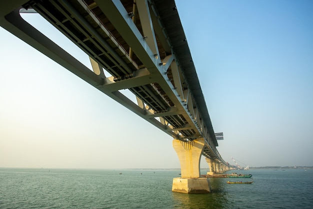 Bangladesh 06 februari 2021 Er wordt een nieuwe PADMA multifunctionele brug gebouwd over de rivier de Padma bij Munshiganj Dhaka, Bangladesh
