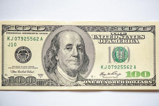 Bankbiljet van 100 dollar op witte achtergrond