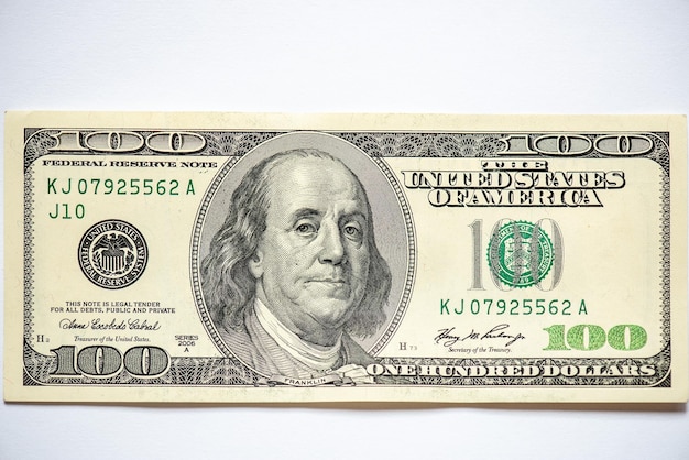 Bankbiljet van 100 dollar op witte achtergrond